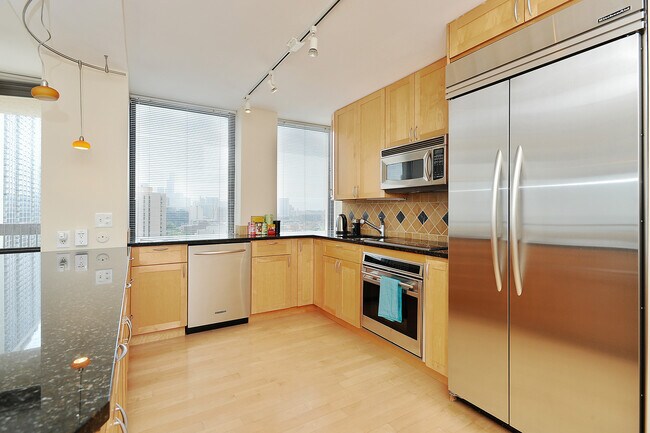 Building Photo - 1660 N LaSalle Dr