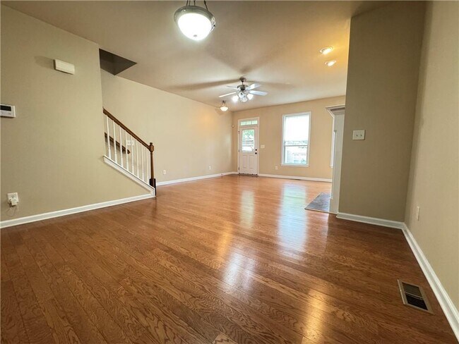 Building Photo - 738 Grove Manor Park