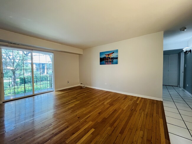 Building Photo - 1511 N Windsor Dr