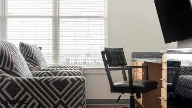 Building Photo - 302 13th St S