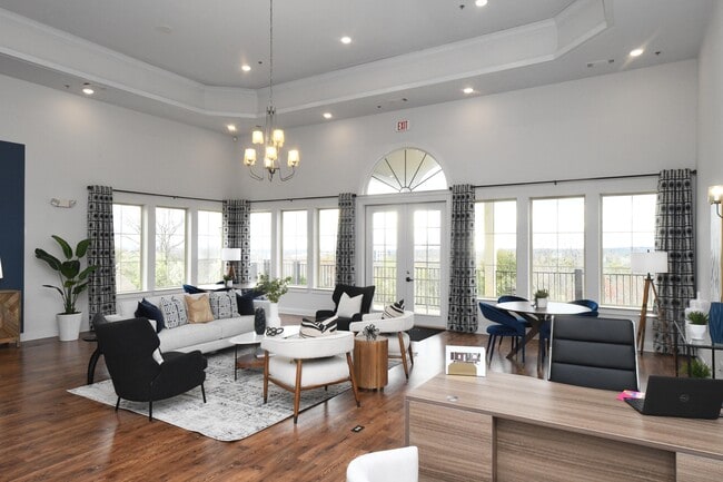 Beautiful Clubhouse with Java Cafe - Views of Brentwood