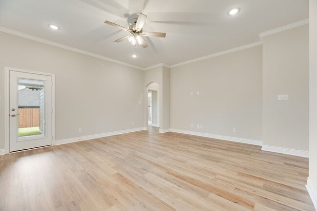 Building Photo - Contemporary Comfort Awaits in Greenville, TX