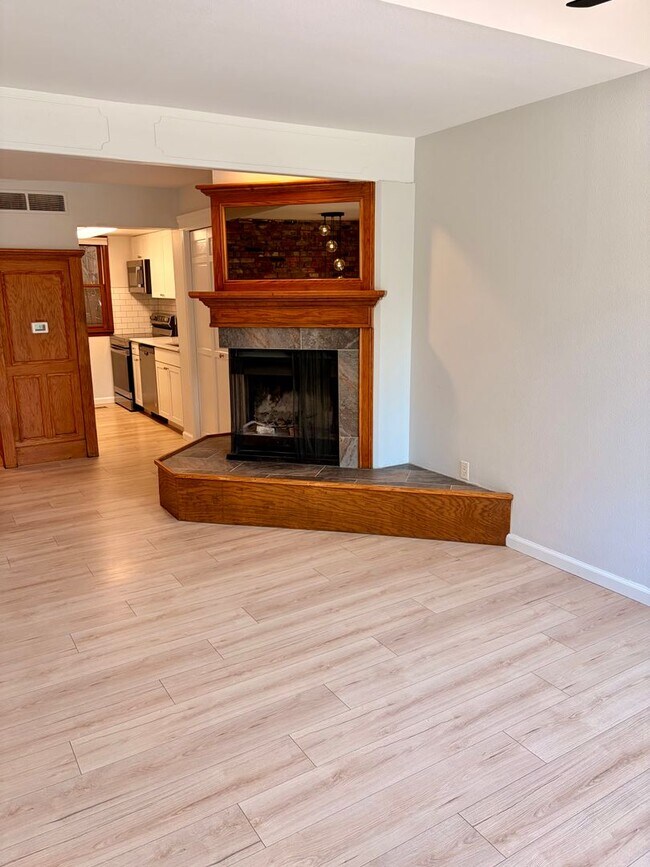 Foto del edificio - Two Bedroom PLUS Bonus Room on the West End of Pearl Street
