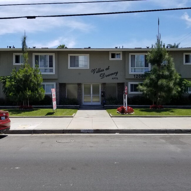 Building Photo - Villas at Downey