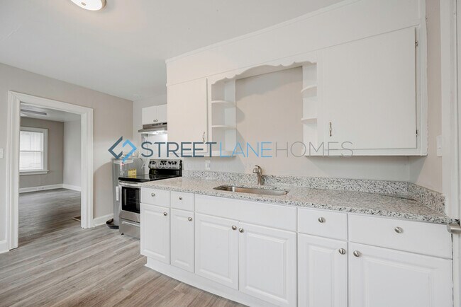 Building Photo - 1605 11th Ave