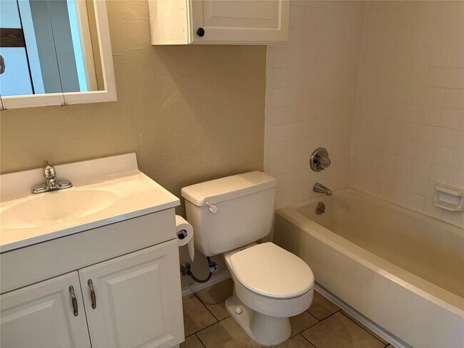 Foto del edificio - 21013 Highland Lake Dr