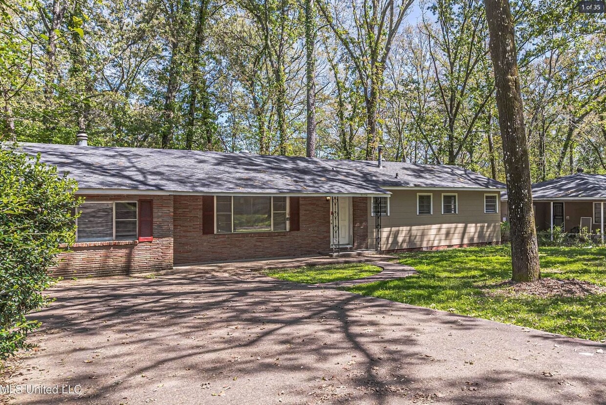 Foto principal - HUD Friendly | 3 Bed 2 Bath | Completely R...