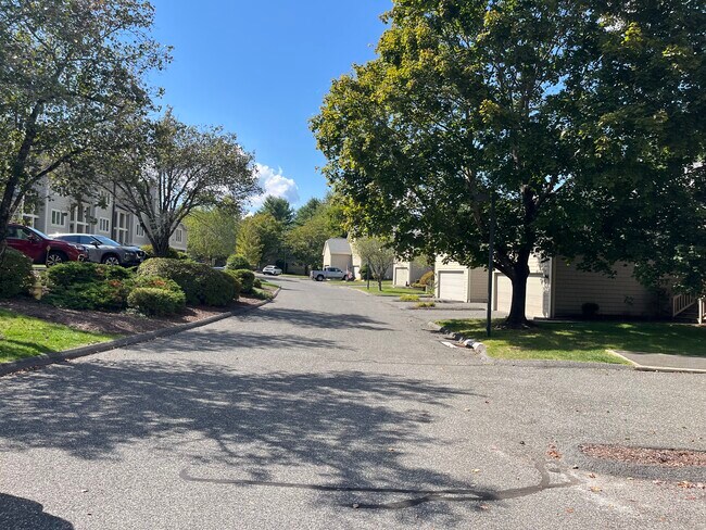 Building Photo - 12 Boulevard Dr