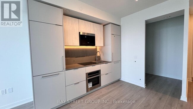 Building Photo - 1 Fairview Rd E