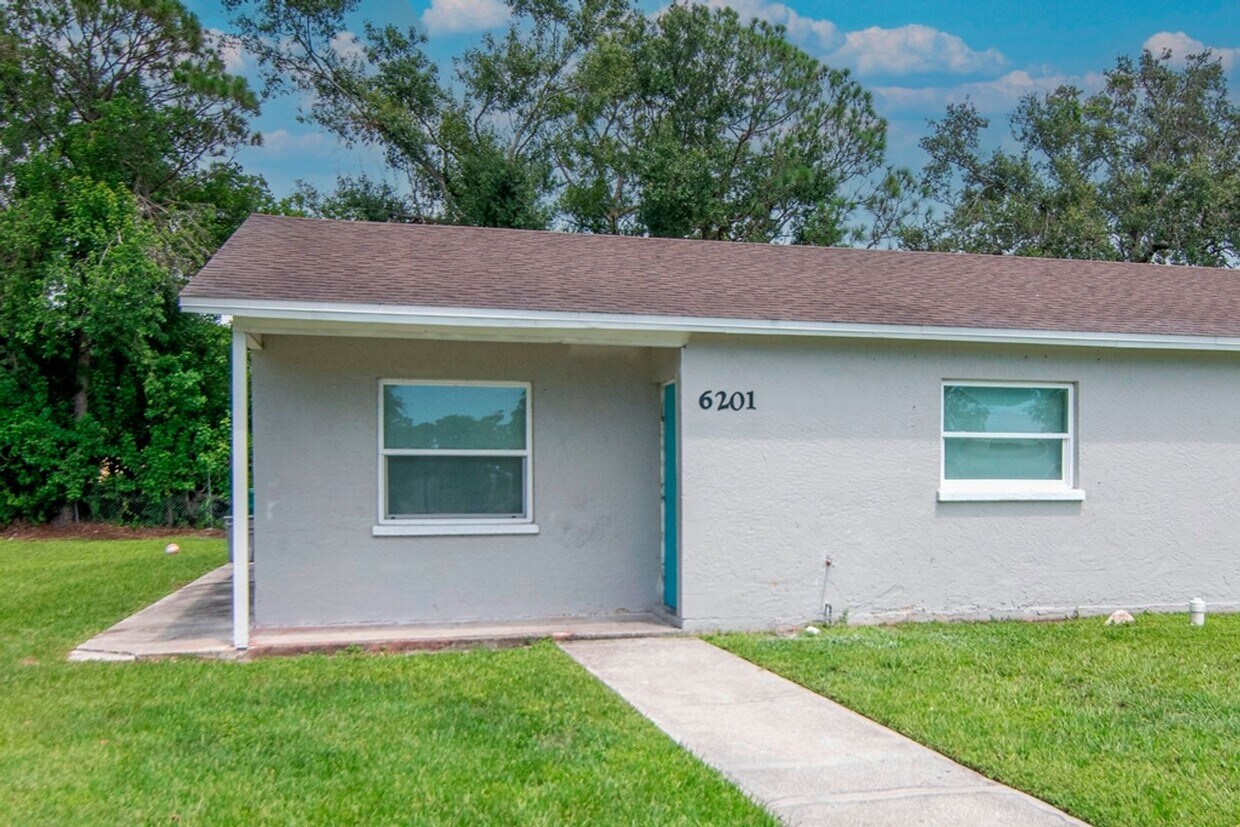 Primary Photo - Beautifully Updated 3/2 in Bradenton — Up ...