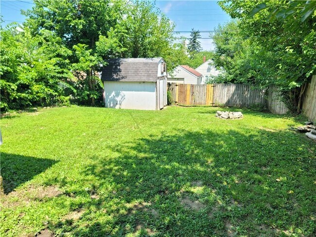 Foto del edificio - 3 Bedroom, 2 Bath w/Full Finished Basement and Lots of Charm