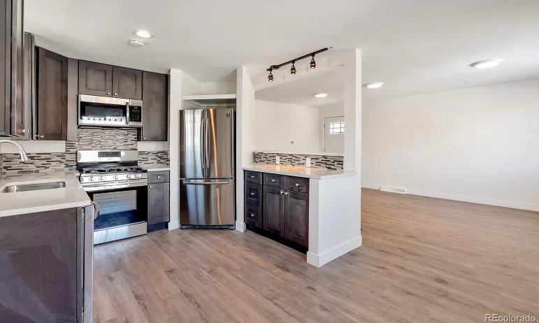Kitchen - 1476 W Dakota Ave