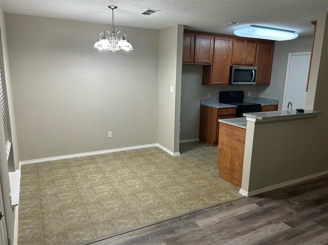 Foto del edificio - 5708 Giddyup Ln
