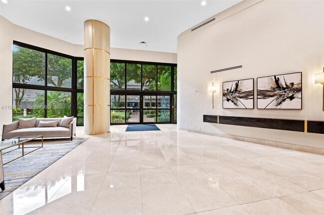 Foto del edificio - 3500 Mystic Pointe Dr