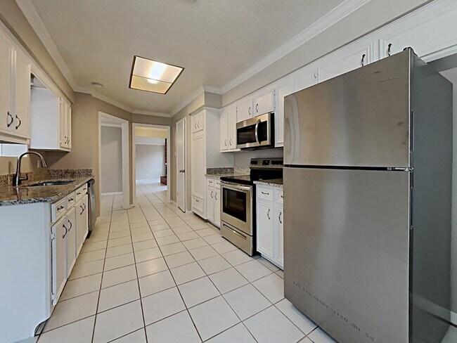 Building Photo - 6210 St Anne Forest Dr