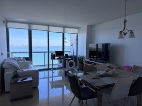 Building Photo - 601 NE 36th St