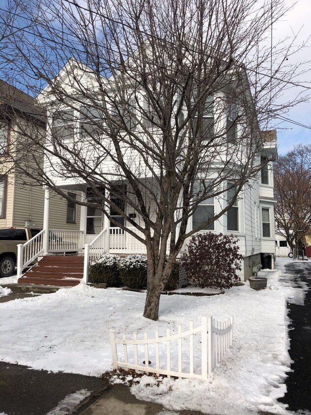 Primary Photo - 29 Menands Rd