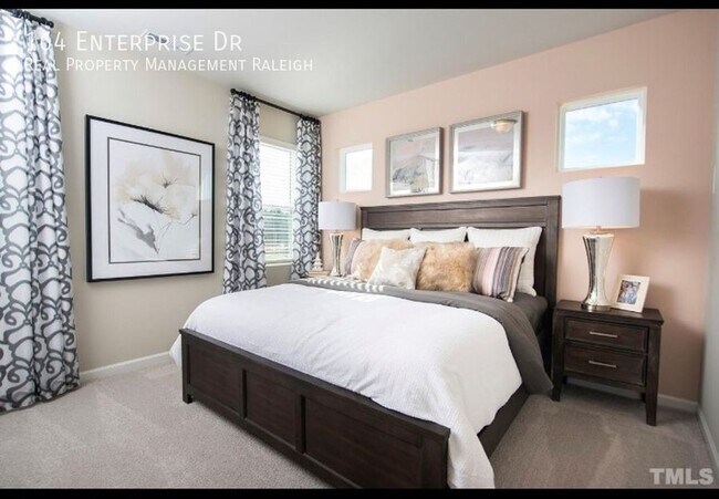 Foto del edificio - 164 N Enterprise Dr