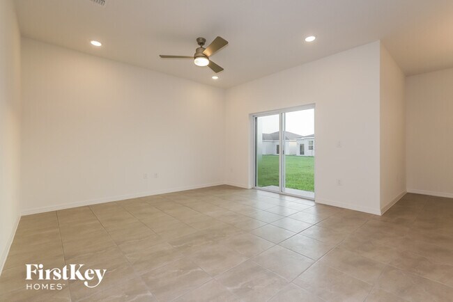 Foto del edificio - 511 Crown Rose Dr