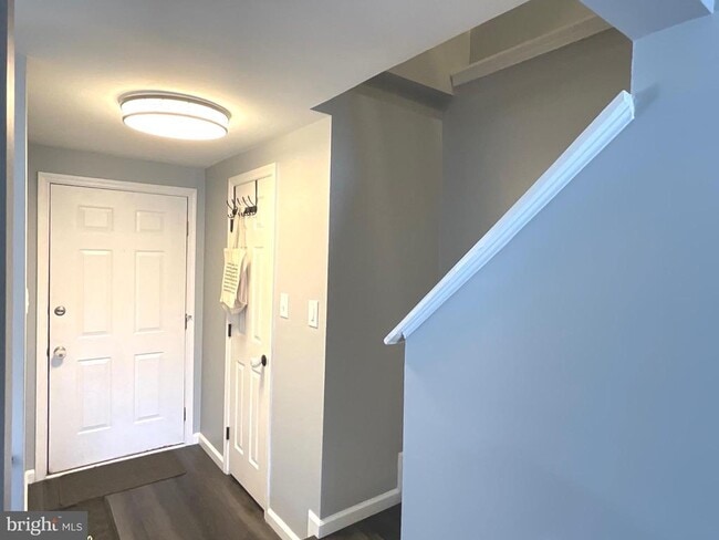 Building Photo - 9405 Chippenham Dr