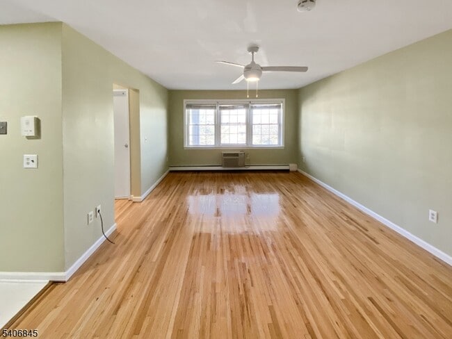 Building Photo - 605 Grove St