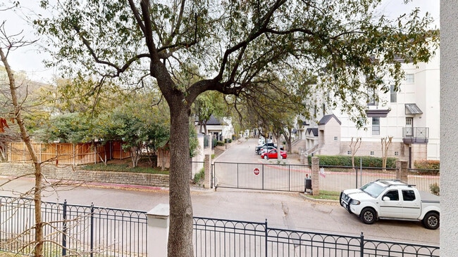 Interior Photo - THIRTY377