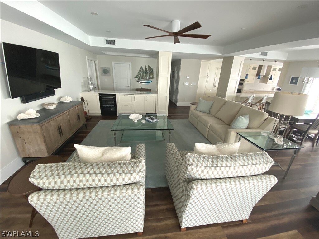 Foto principal - 6760 Pelican Bay Blvd