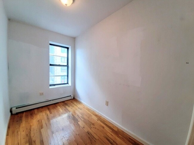 Building Photo - 245 Throop Ave