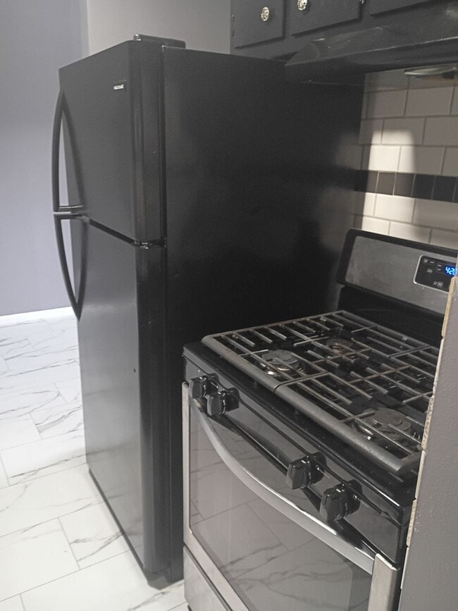 Building Photo - Spacious 1BR Apartment | Convenient Kenosha Location