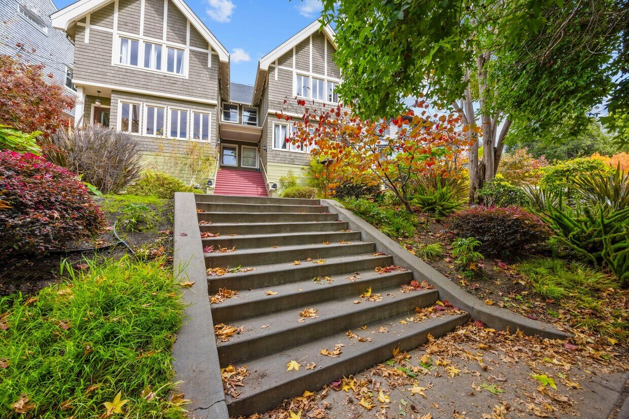 Foto principal - Sun Soaked 2 bedroom 1 bath unit off Piedm...