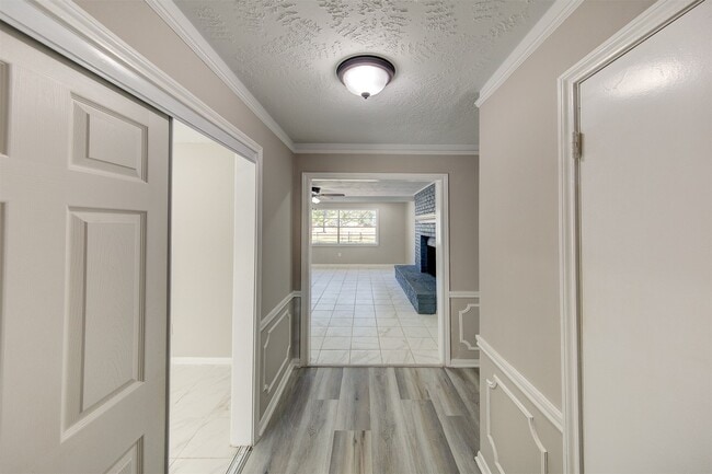 Building Photo - 361 Dawn Hill Dr