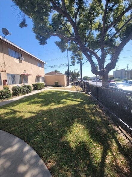 Building Photo - 4505 Canoga St