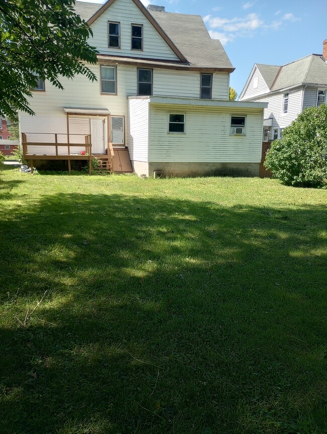 Building Photo - 410 Linden Pl