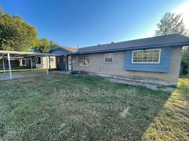 Building Photo - 1116 Harrington Dr