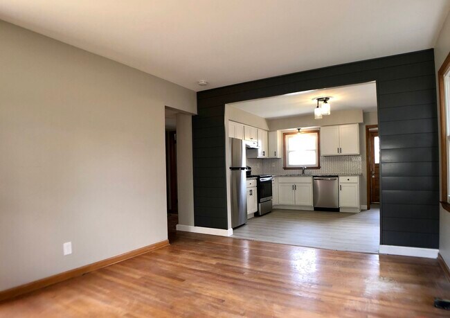 Foto del edificio - 3806 N 98th St