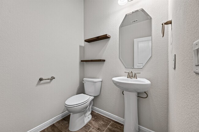 Foto del edificio - 24603 Royal Pike Dr