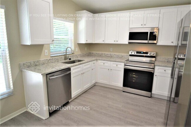 Building Photo - 657 Silver Birch Pl