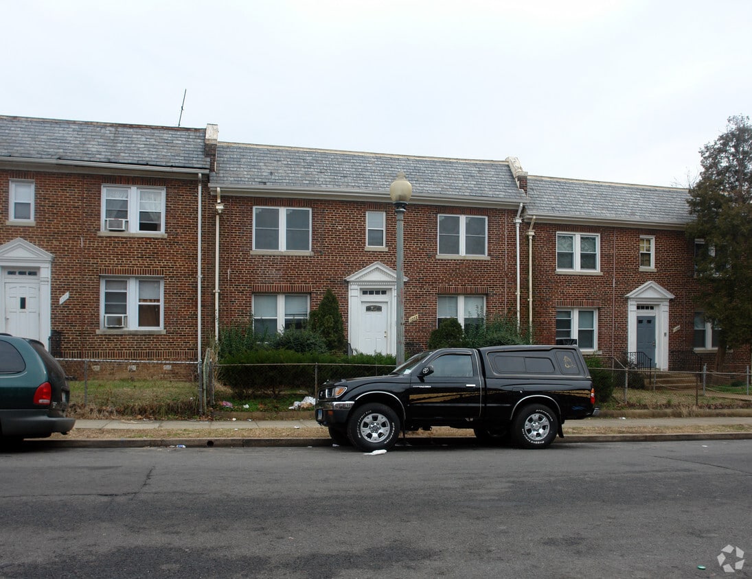 Primary Photo - 1313 Orren St NE