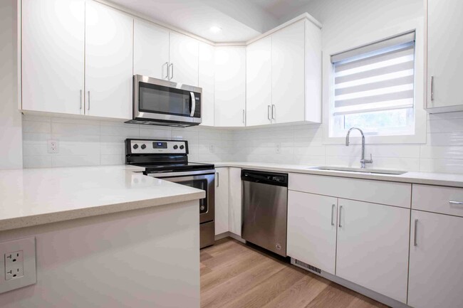 Building Photo - 588 Des Meurons Street