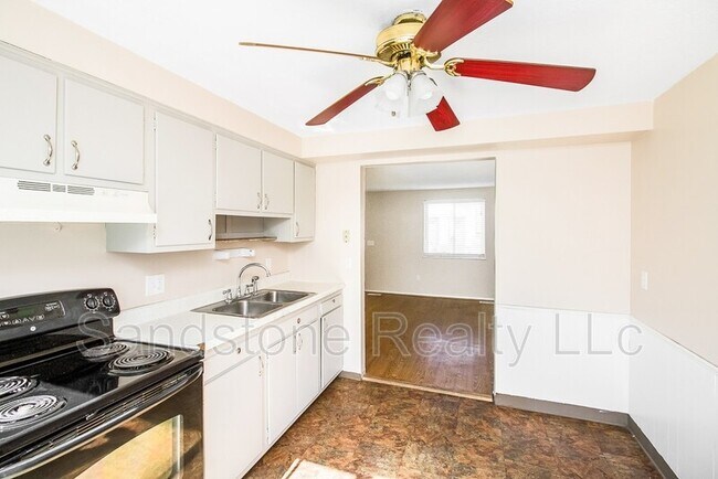 Foto del edificio - 671 Shoreline Dr
