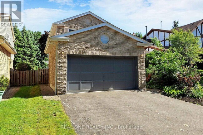 Building Photo - 86 Breckonwood Crescent