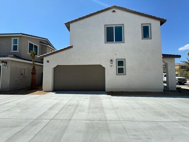 Building Photo - AVAILABLE NOW!! 3 Bedroom / 2.5 Bath Home ...