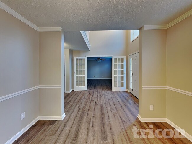 Building Photo - 407 Emerald Trce