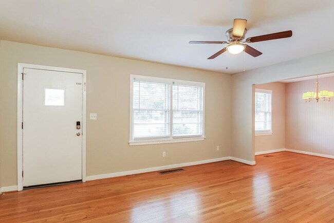 Building Photo - 216 Westwood Dr