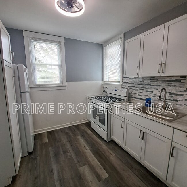 Foto del edificio - 7808 Lloyd Ave