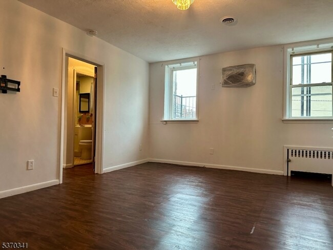 Building Photo - 530 Valley Brook Ave