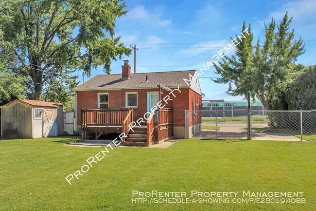Building Photo - Updated 3 Bed, 2 Bath Roy Home