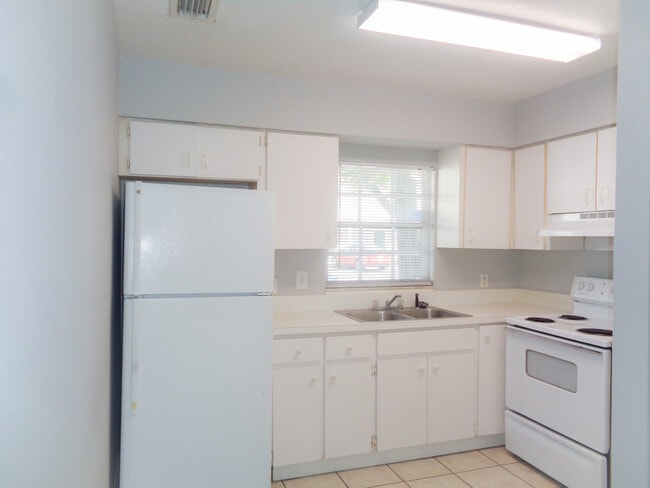 Building Photo - 3607 W Idlewild Ave