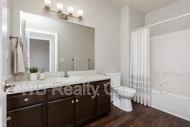 Building Photo - 1951 N James St