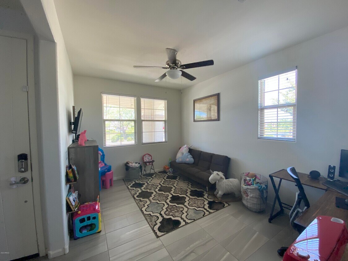 Foto principal - 4527 Volt Ln